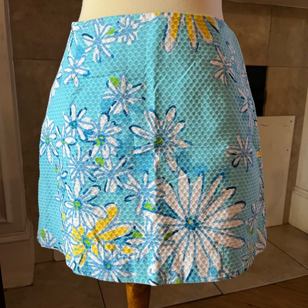 Lilly Pulitzer Blue Daisy Textured Seersucker Mini Skirt – Size 4